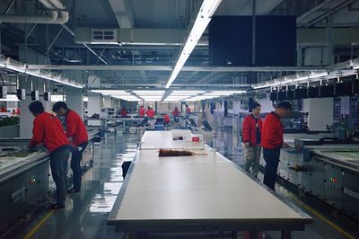 《对话新时代》摄制组走进赢领智尚，期待陈灵梅走进演播厅