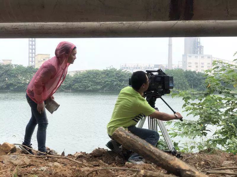 关怀创作一线，共绘皖江画卷——虞爱华看望慰问《八百里皖江全景录》(铜陵段)摄制组